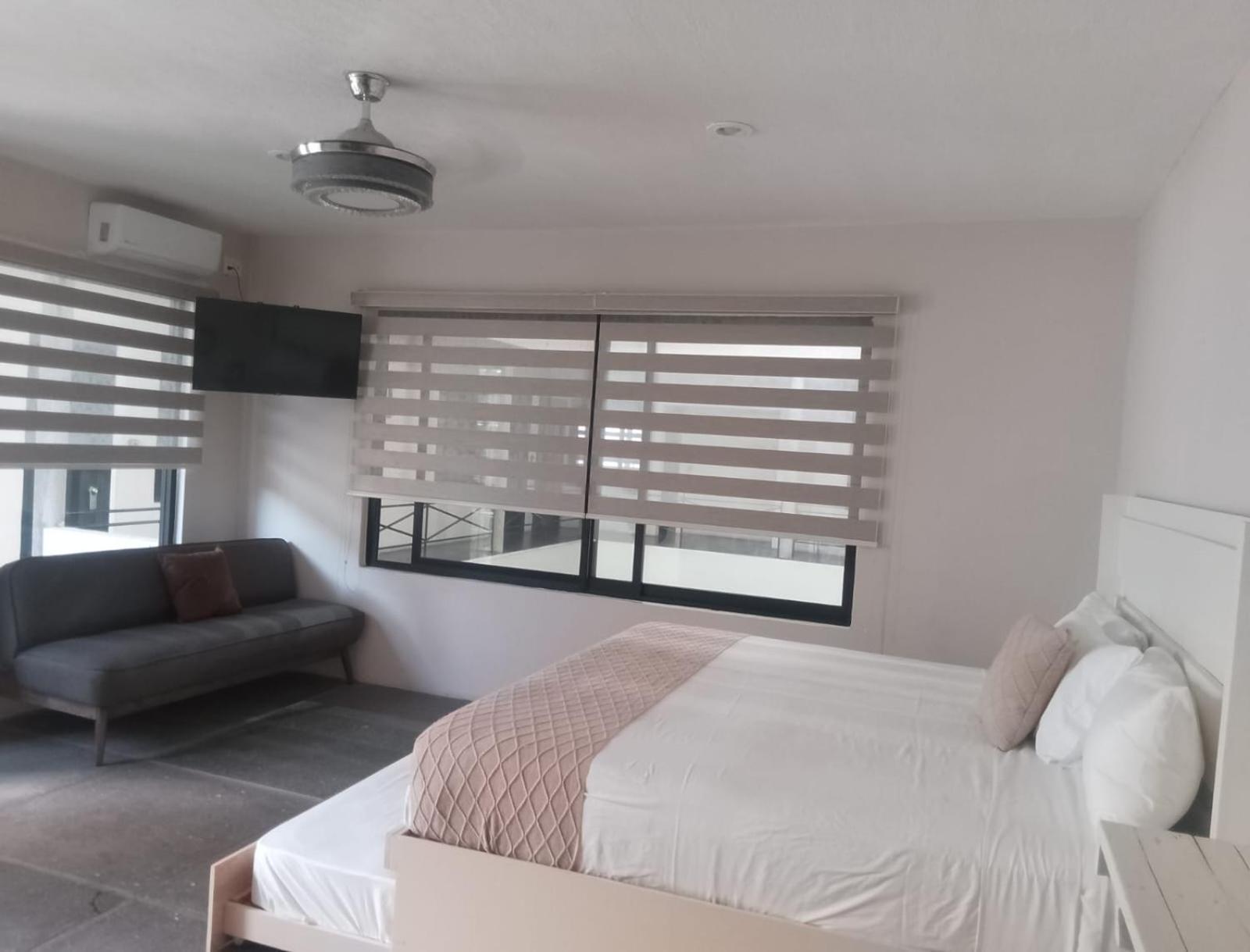 Hotel Aura 3*