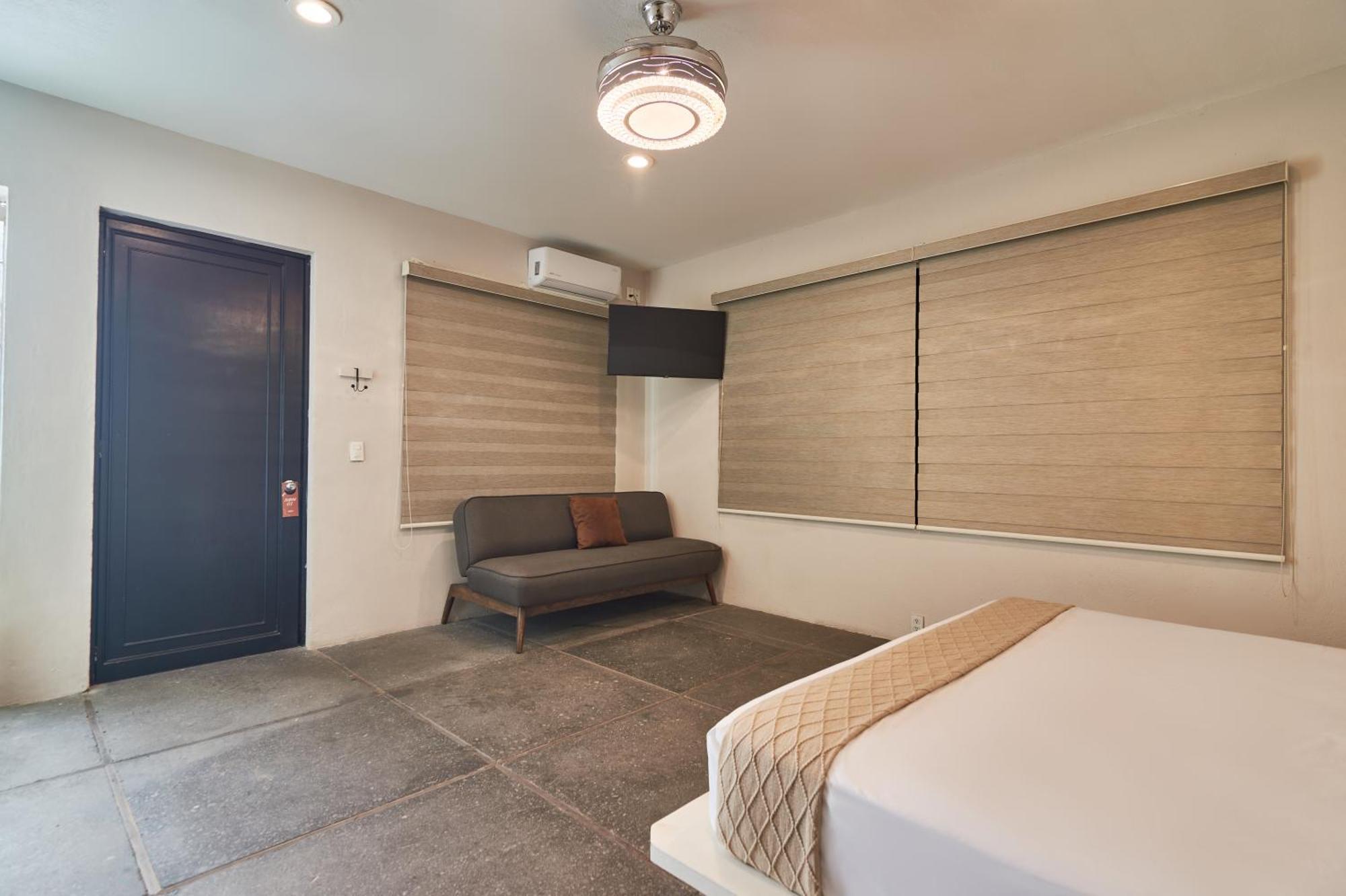 Aura Hotel 3*